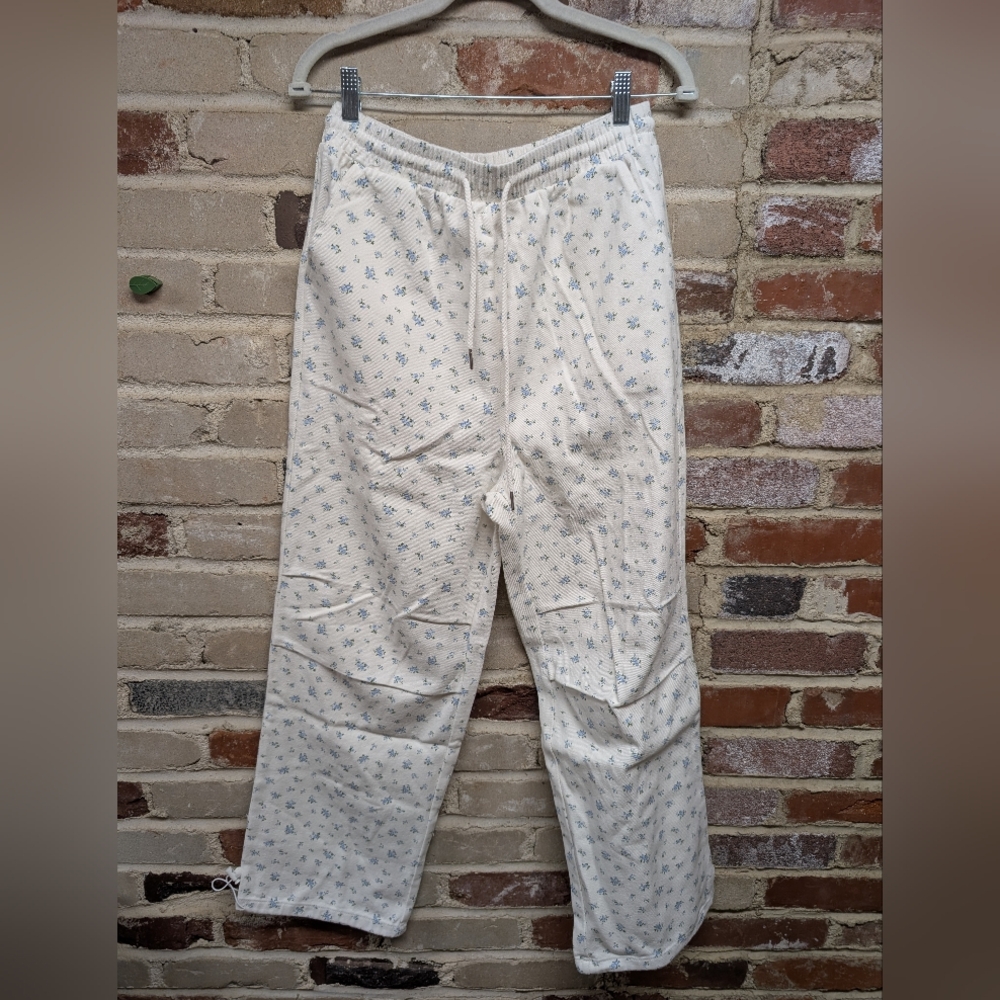NWT Blue Floral Print Drawstring Pants